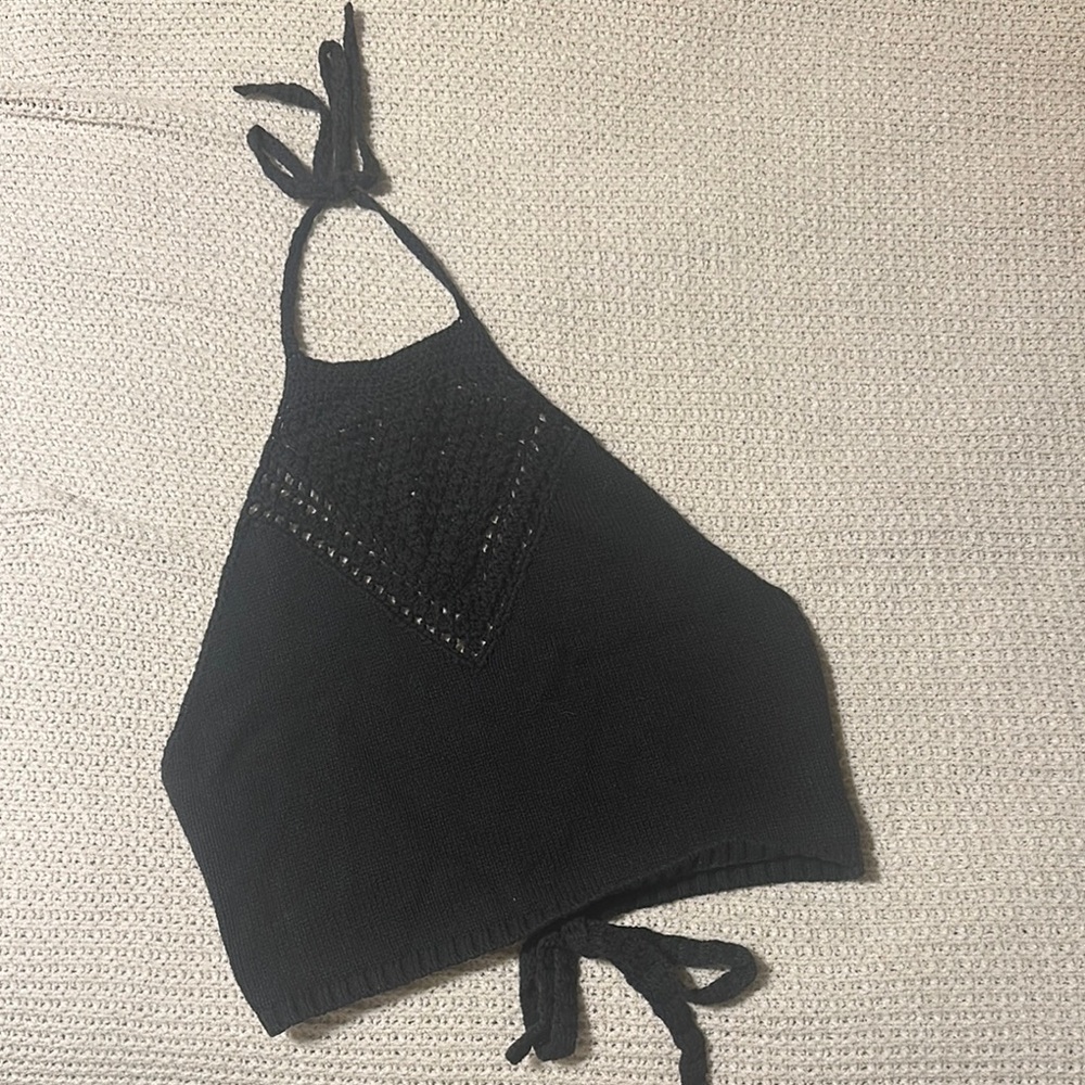 Kendall & Kylie Black Sleeveless Crop Tank Top